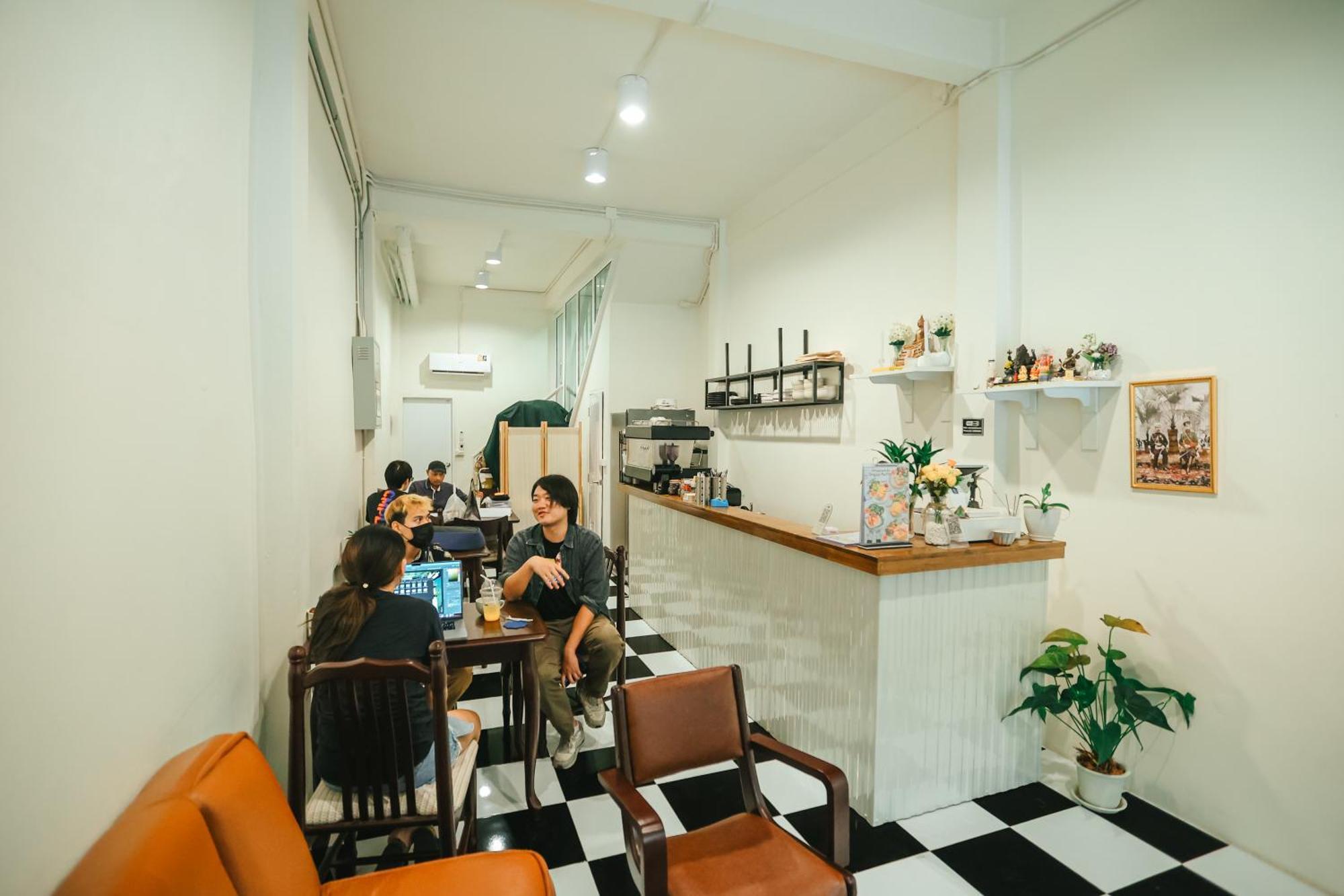 Noir Cafe And Hostel Chinatown Bangkok Exteriör bild