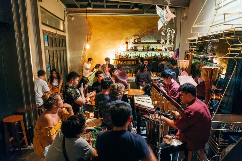Noir Cafe And Hostel Chinatown Bangkok Exteriör bild