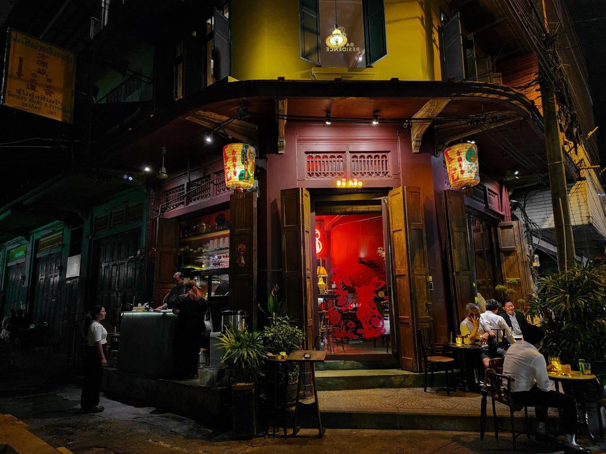Noir Cafe And Hostel Chinatown Bangkok Exteriör bild